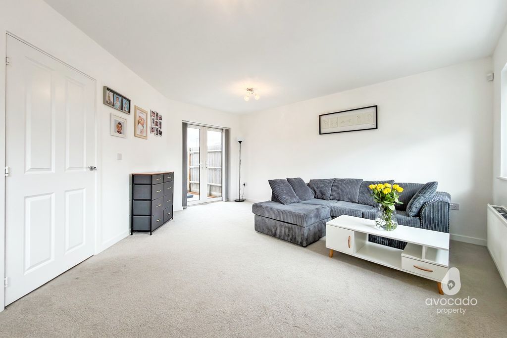 Property photo 2 of 13 4864805