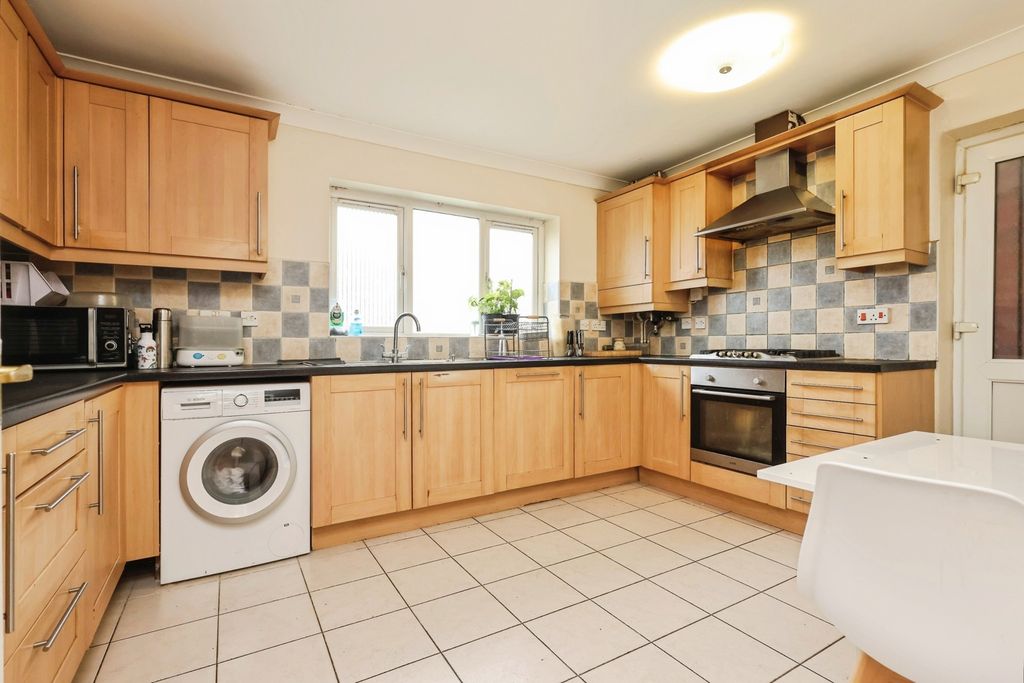 Property photo 3 of 18 Pbox-Img.Jpg