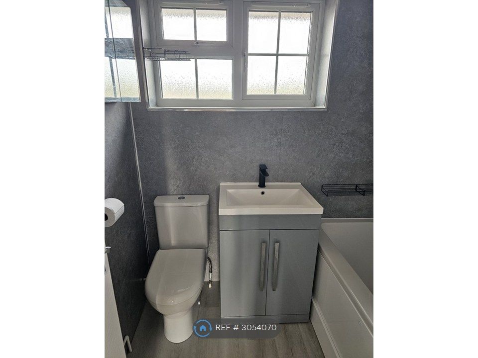 Property photo 1 of 27 Bathroom