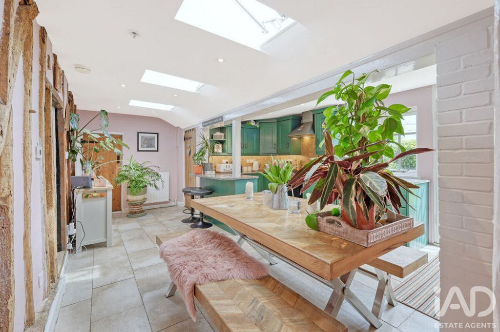 Property photo 2 of 25