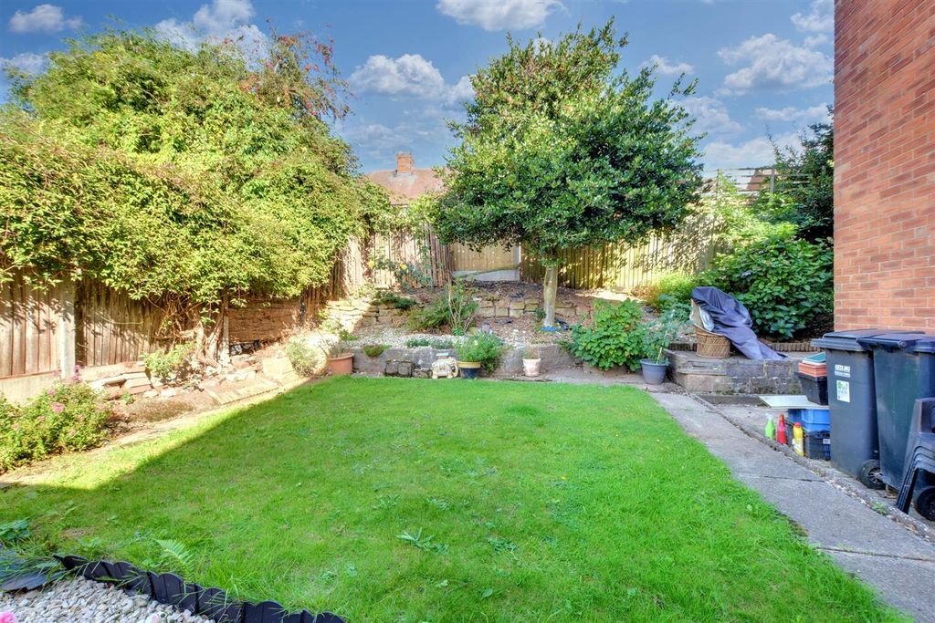 Property photo 2 of 19 Garden