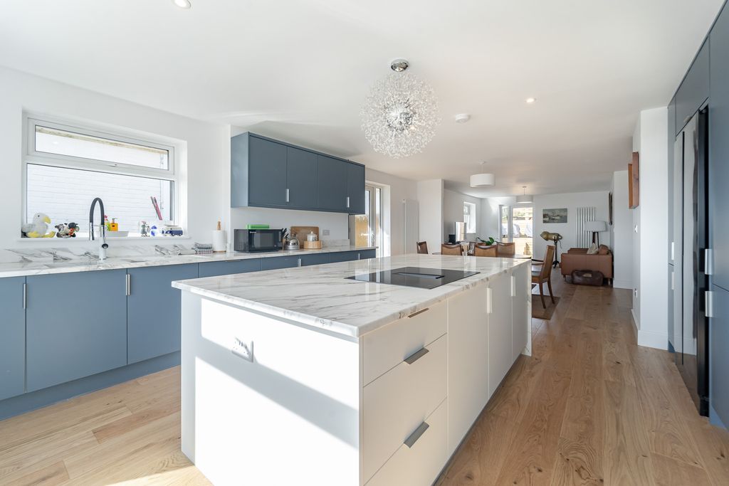 Property photo 3 of 35