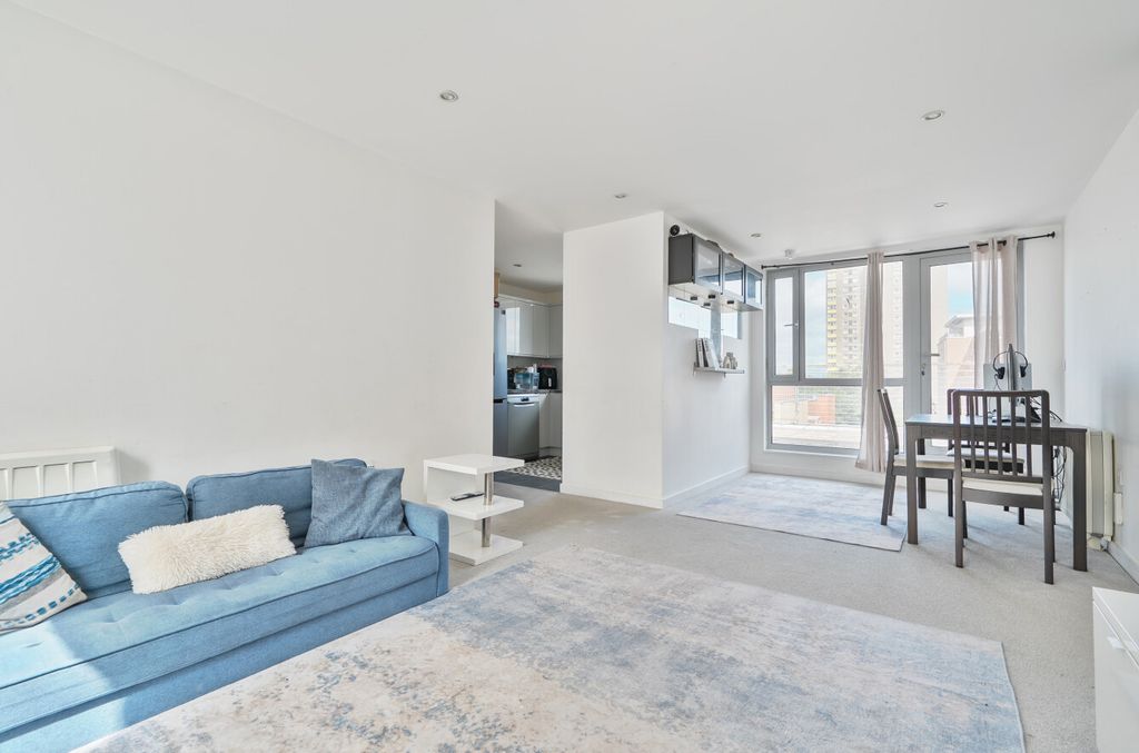 Property photo 1 of 14 1317243-10-685Ec4...