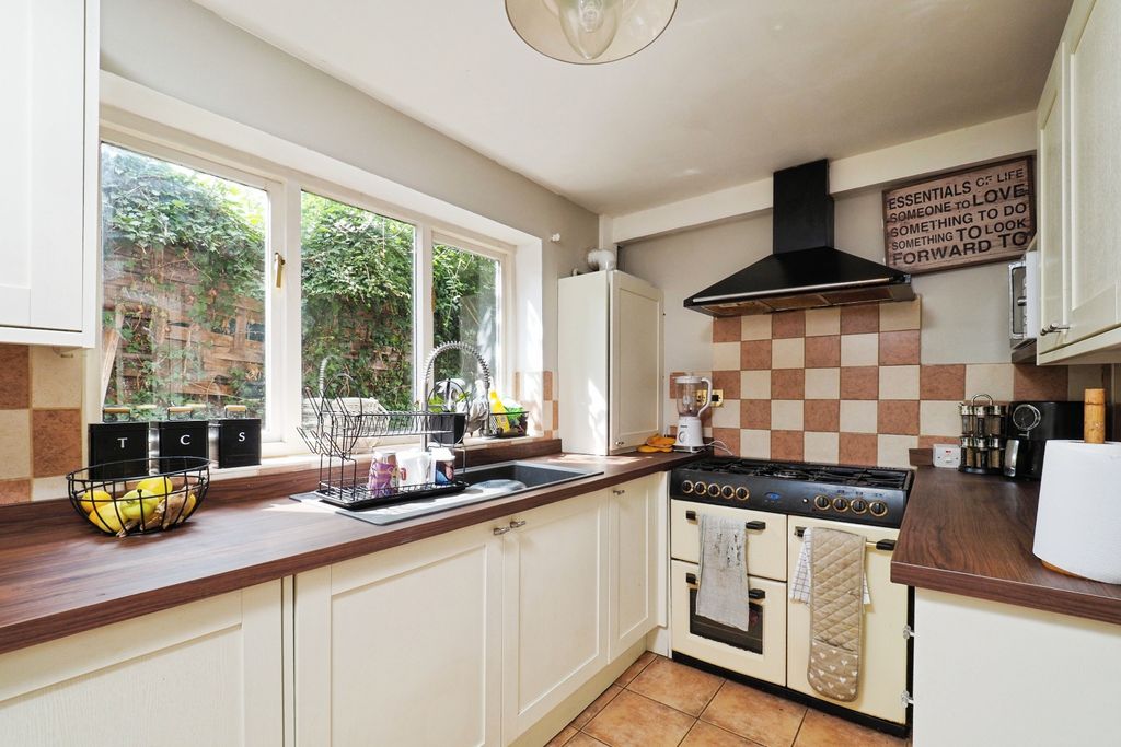 Property photo 2 of 15 Kitchen
