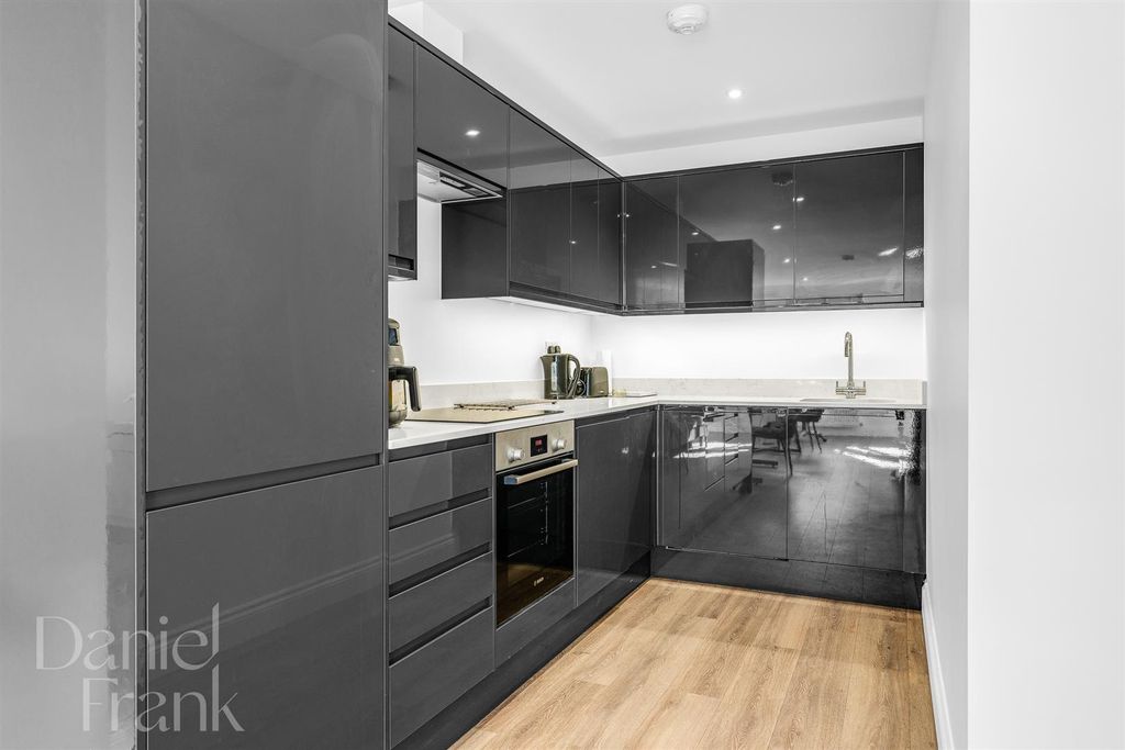 1 bed flat for saleStation Road, Epping CM16 photo 4