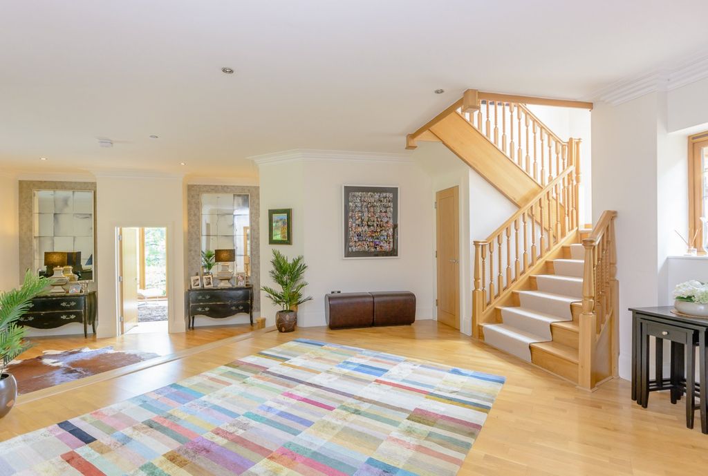 Property photo 3 of 24 Hallway&Stairs
