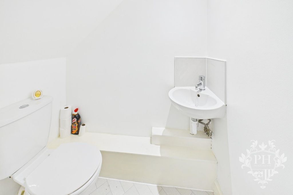 Property photo 3 of 12 Cam02002G0-Pr0225-Still009.Jpg