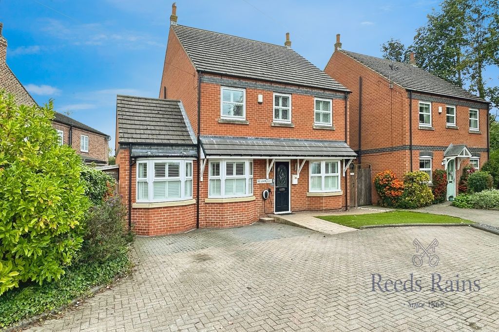 Property photo 1 of 29 Driveway