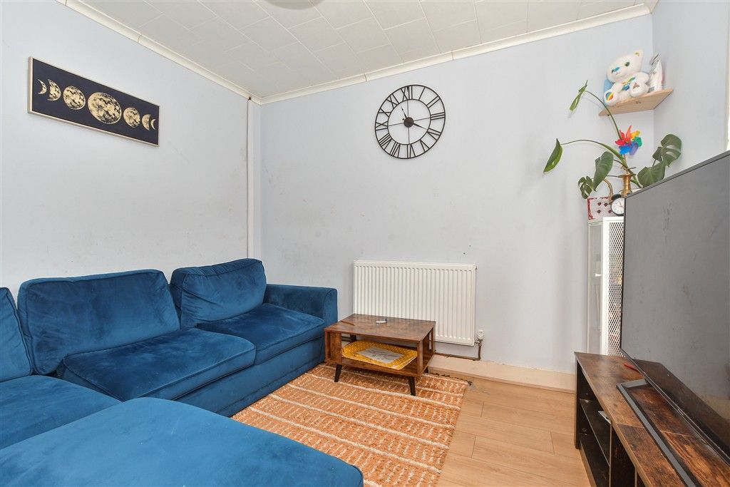 Property photo 3 of 12 Lounge