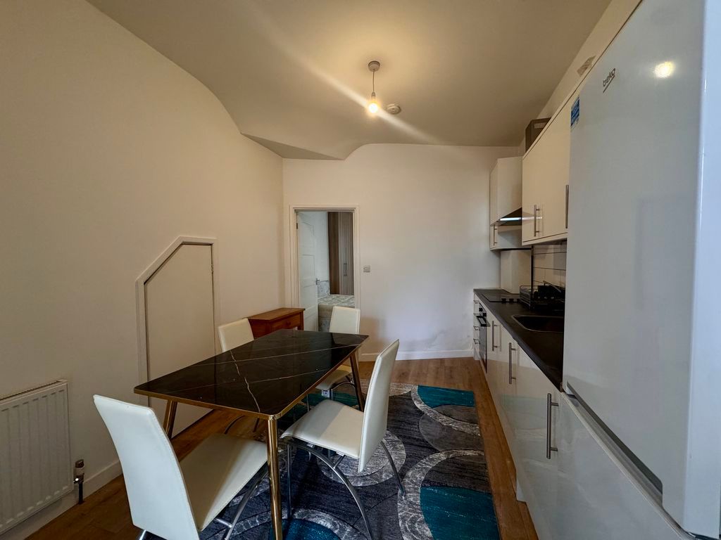 Property photo 3 of 6 Photo 7