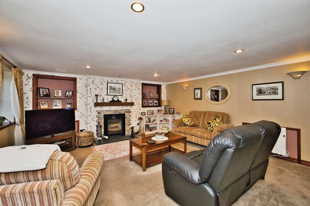 Property photo 3 of 24