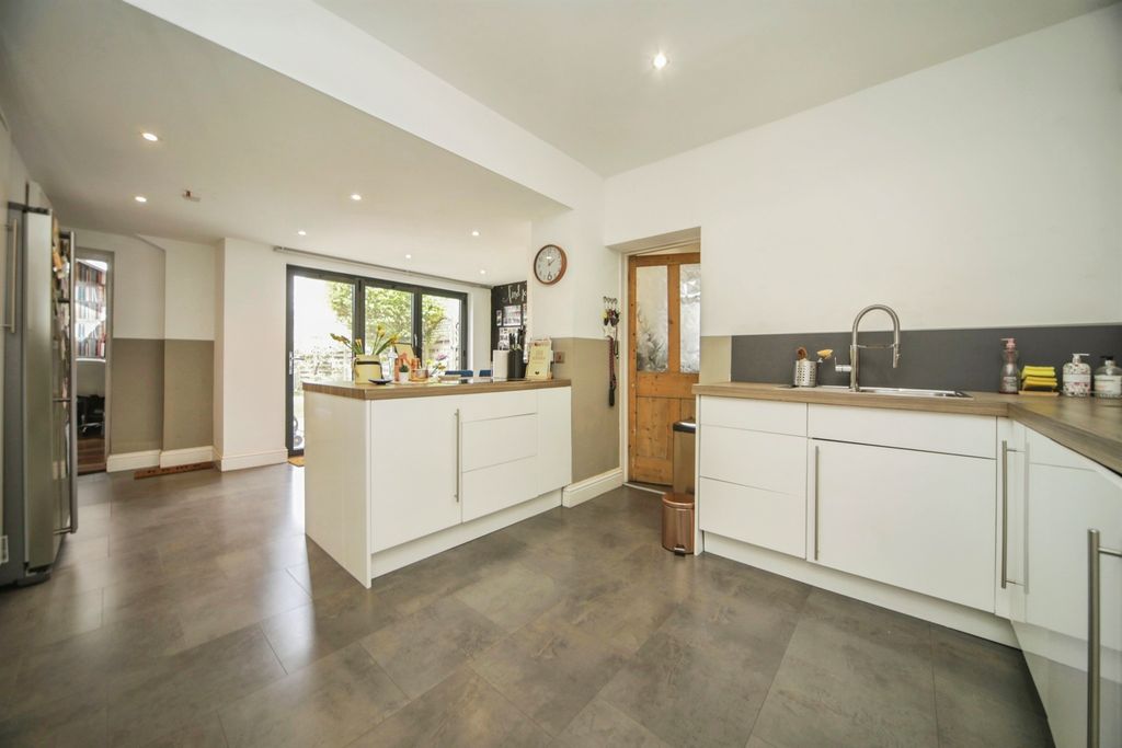 Property photo 3 of 29