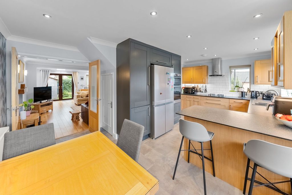 Property photo 3 of 19