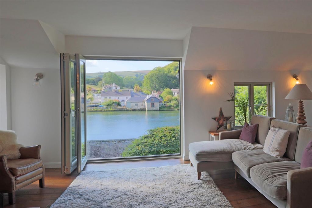 Property photo 3 of 19 5. Lounge With River View.Jpg