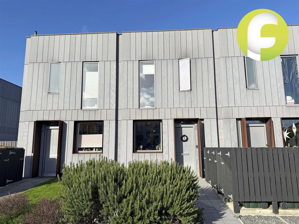 Property photo 1 of 11 Smiths Dock External F.Jpg