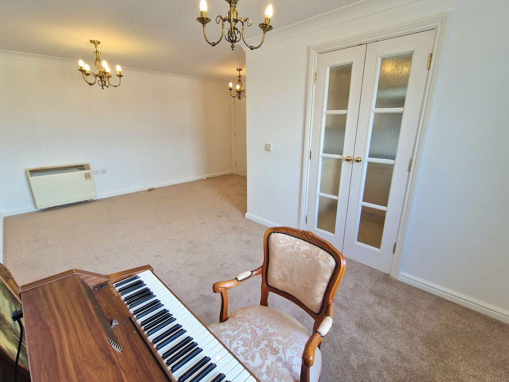 Property photo 3 of 12