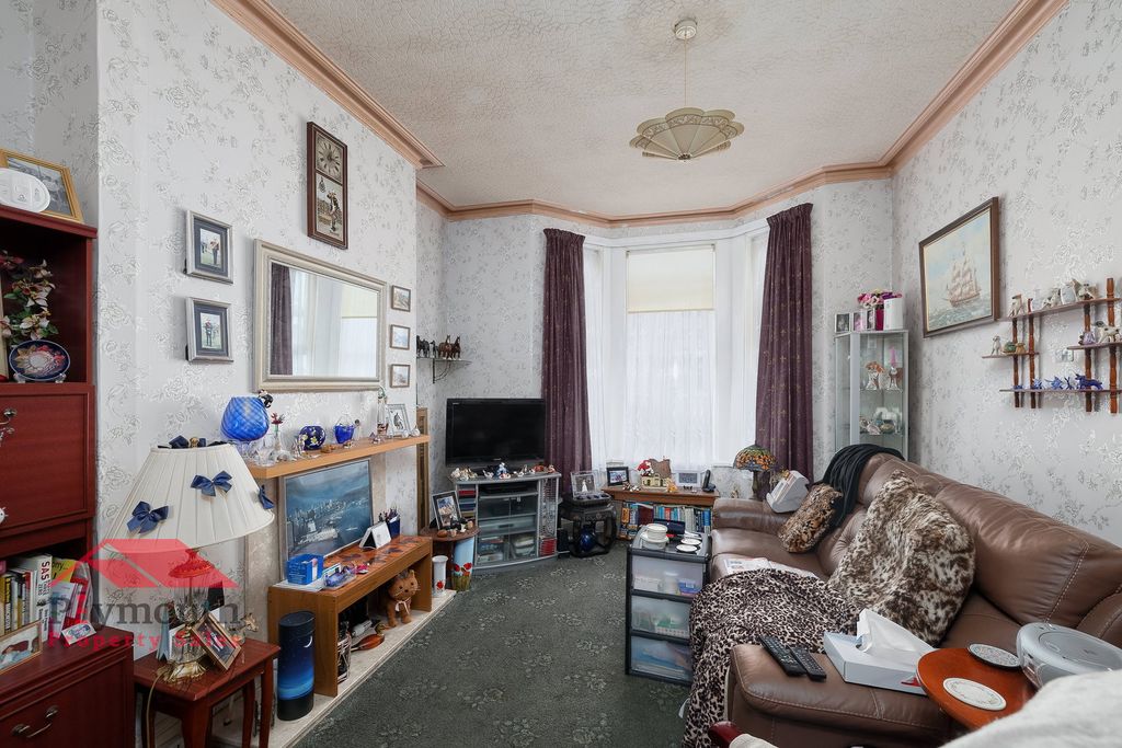Property photo 2 of 18