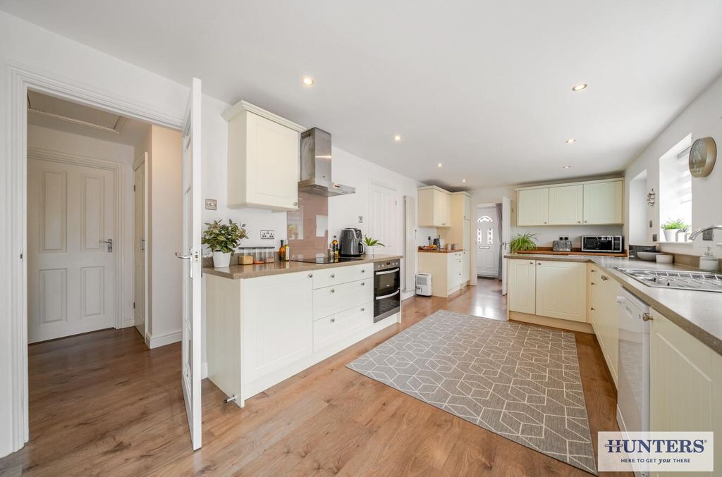 Property photo 2 of 22 49Be7F15-32A8-44Ab-88F0-3c3B51064F7B.Jpg
