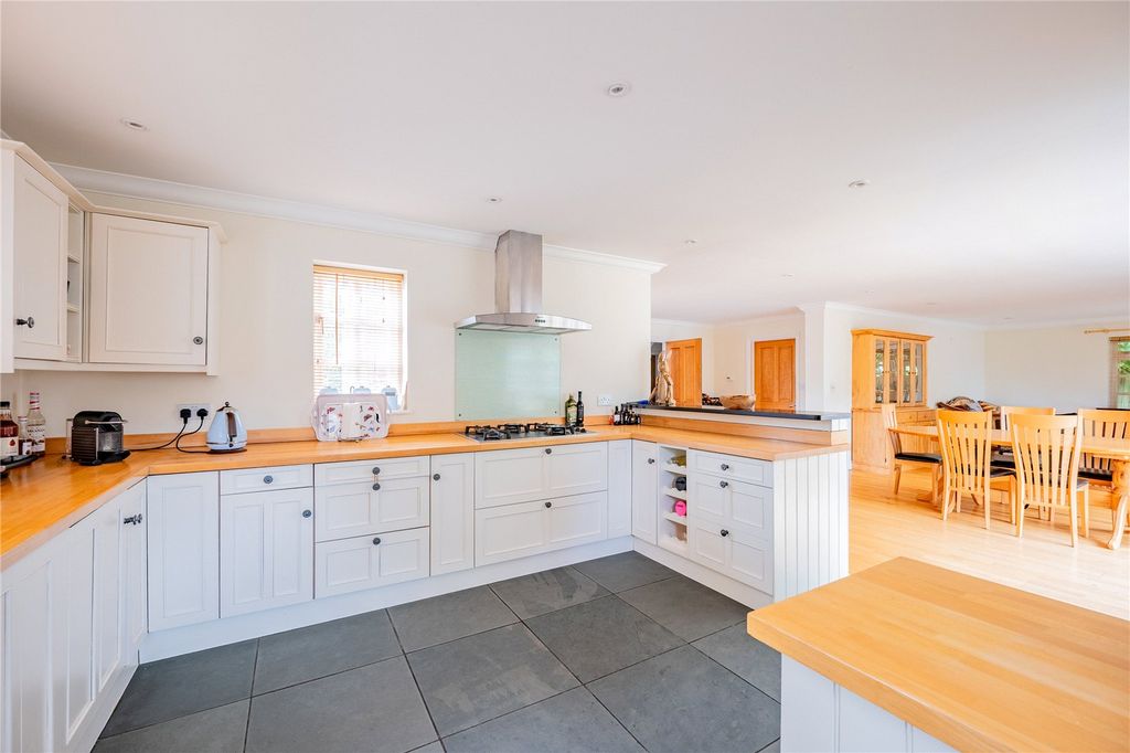 Property photo 3 of 18 Kitchen/Dining