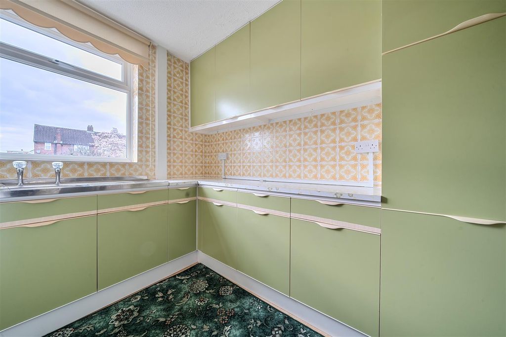 Property photo 3 of 9 Kitchen H.Jpg