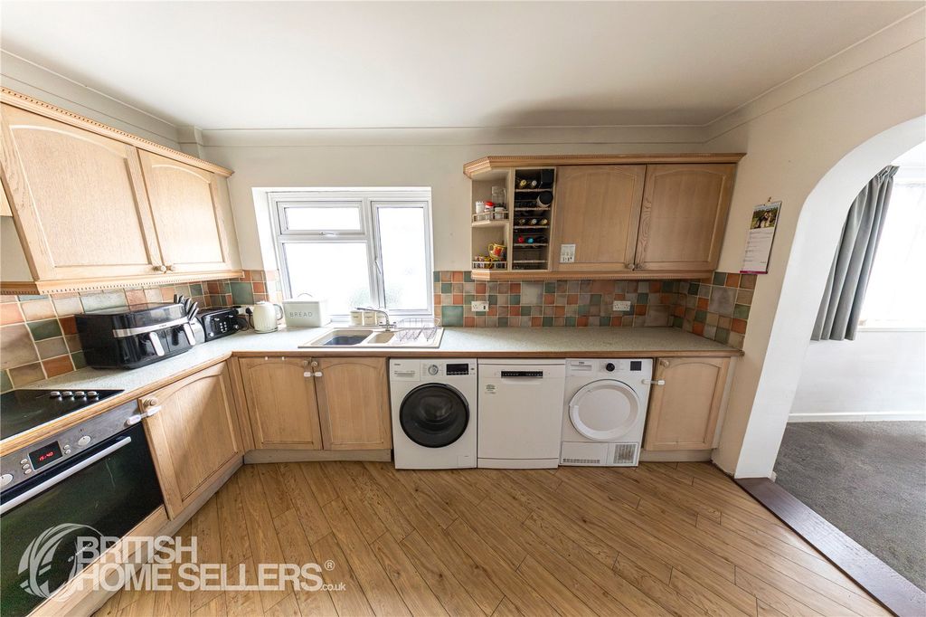 Property photo 2 of 31 Picture No. 21