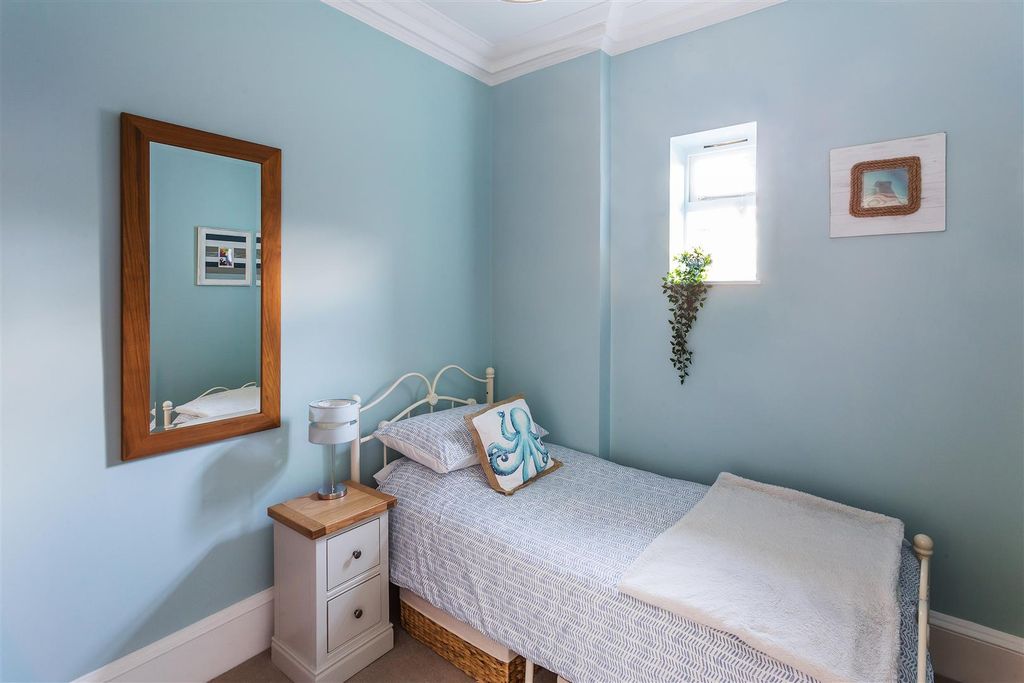 Additional image 11 of 3 bed flat to rent23 Warwicks Bench, Guildford, Surrey GU1
