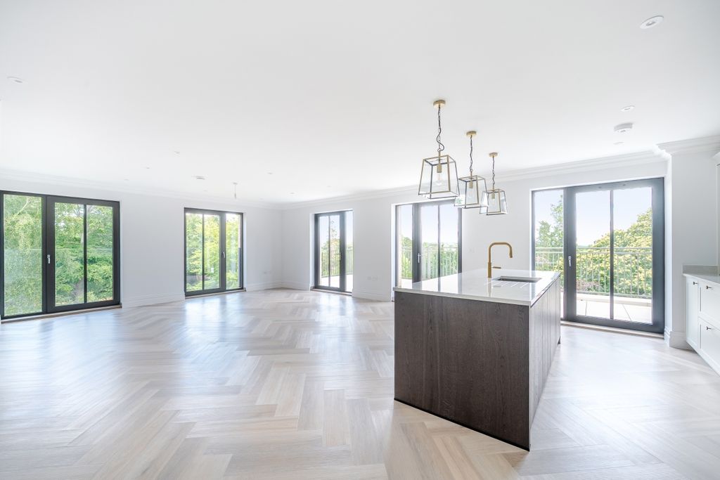 Property photo 3 of 19 Steuart House