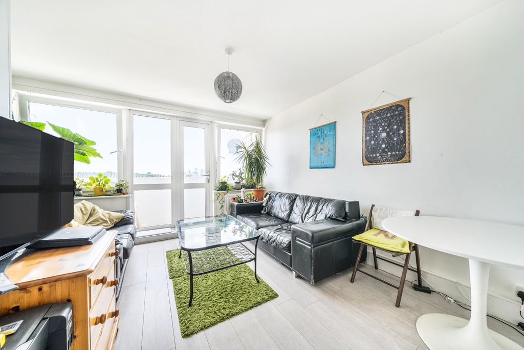 Property photo 1 of 15 4310091