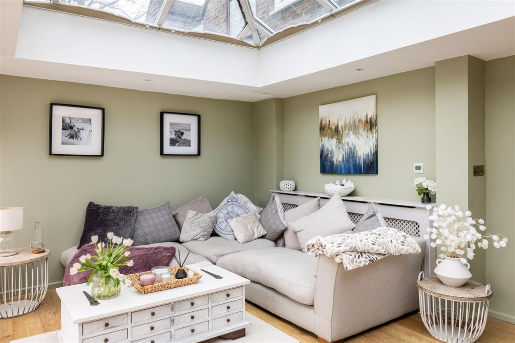 Property photo 2 of 25