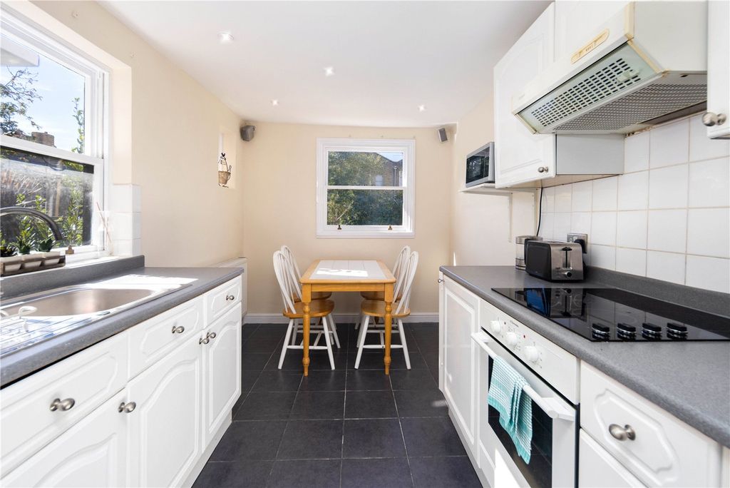 Property photo 3 of 19 Kitchen