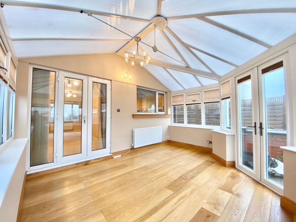 Property photo 3 of 22 Conservatory