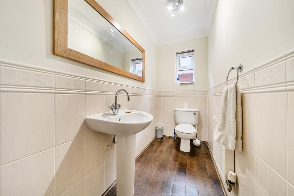 Property photo 3 of 17 Bathroom