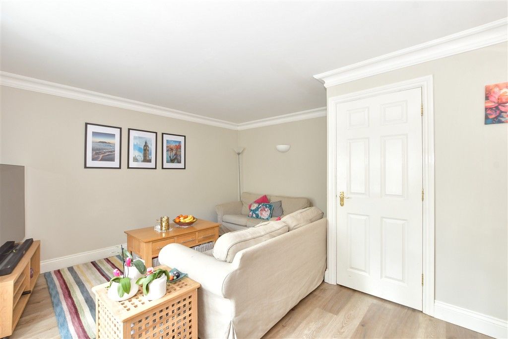 Property photo 3 of 15 Lounge