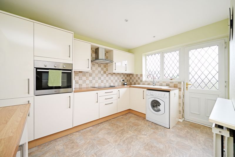 Property photo 2 of 25 Kitchen