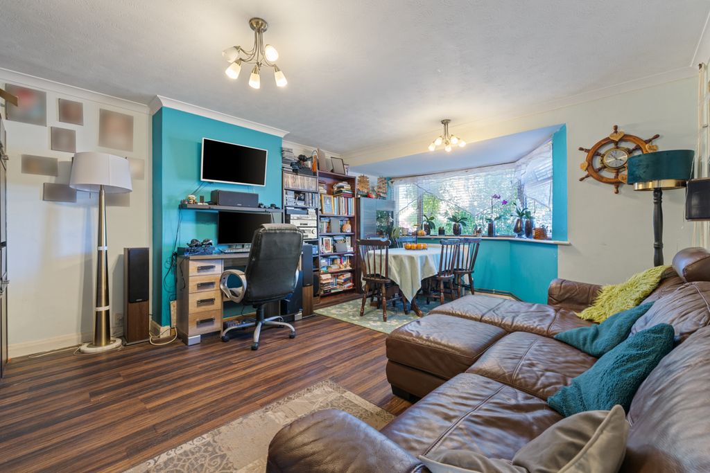 Property photo 3 of 9