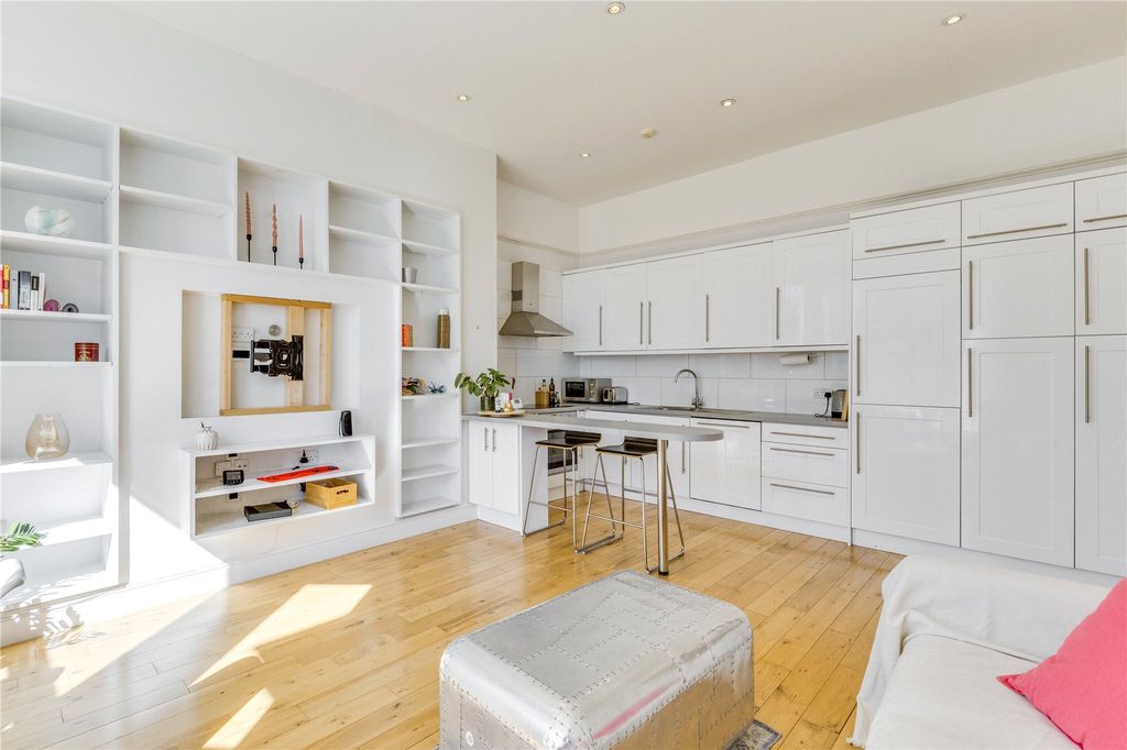 Property photo 3 of 11 Picture No. 06