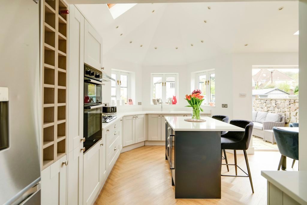 Property photo 2 of 21 Kitchen/Dining Room