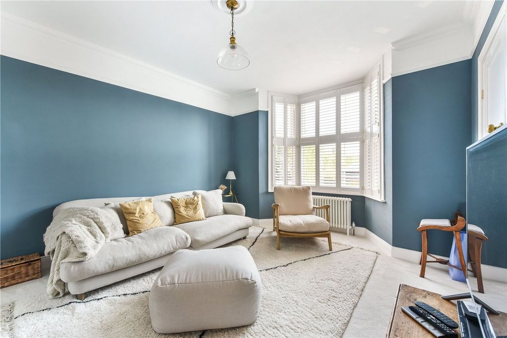 Property photo 3 of 22 Snug