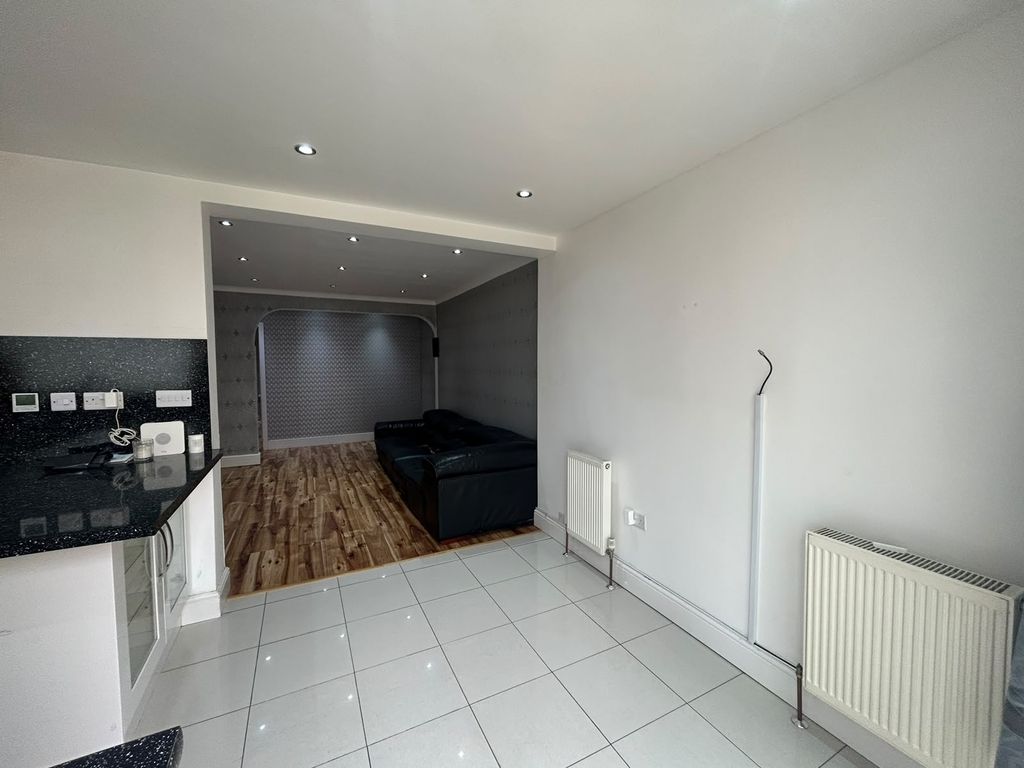 Property photo 3 of 12 Gallery