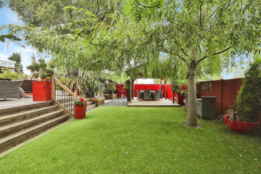 Property photo 2 of 29
