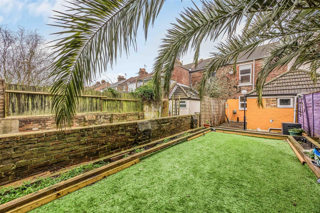 Property photo 2 of 15 31 Leopold Street, Southsea-Small-Porticomarketing