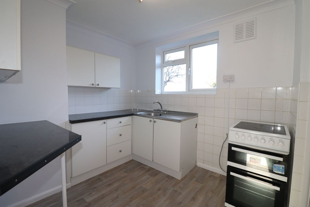 Property photo 2 of 6 Kitchen