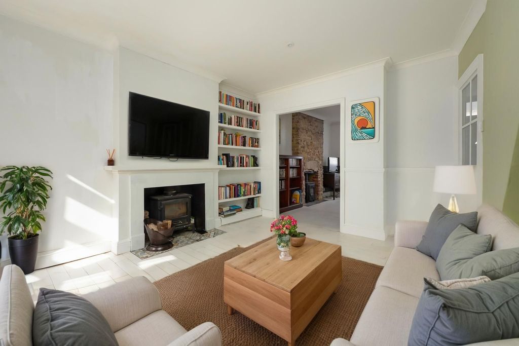 Property photo 3 of 14 Dining Room