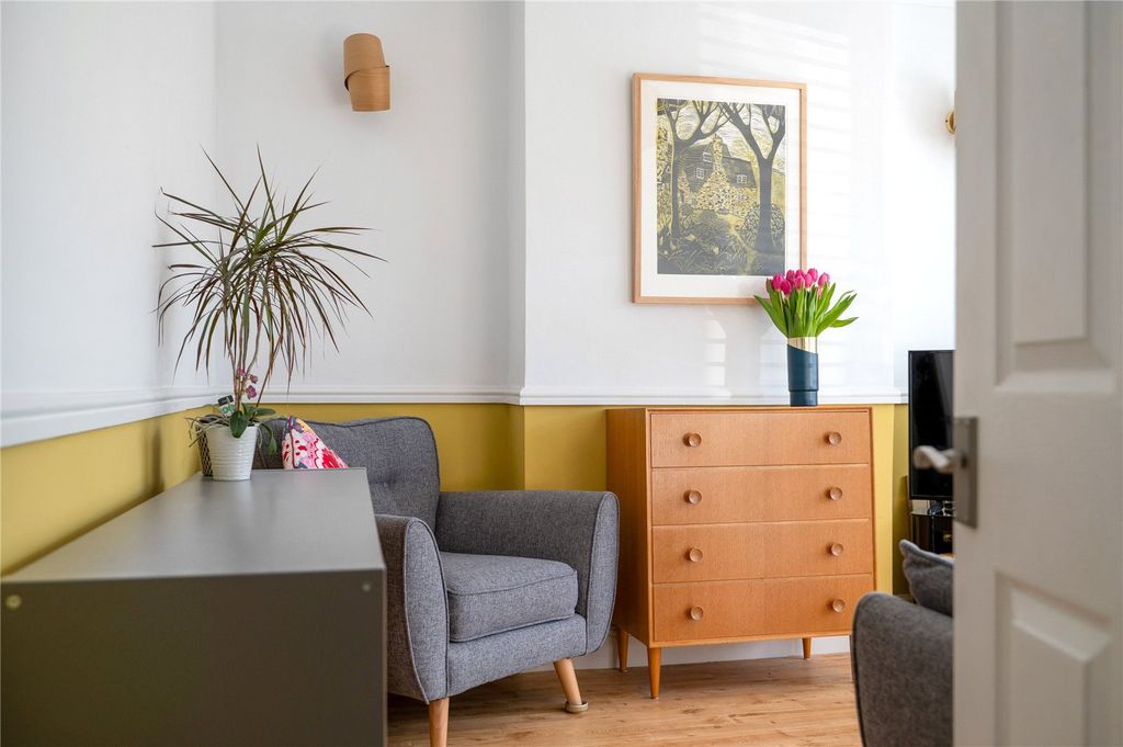 Property photo 3 of 18 Picture 3