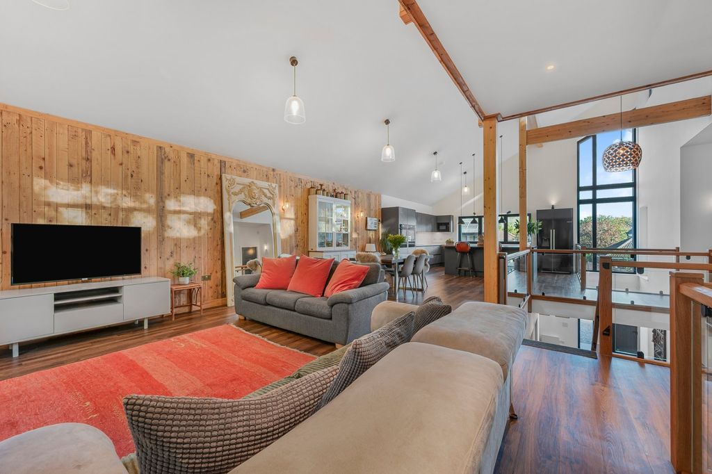 Property photo 2 of 15 Picture No. 19