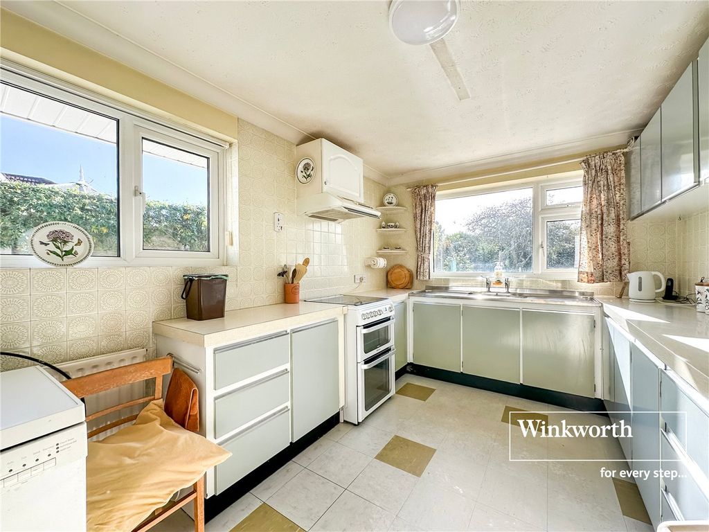 Property photo 2 of 18 Picture No. 15