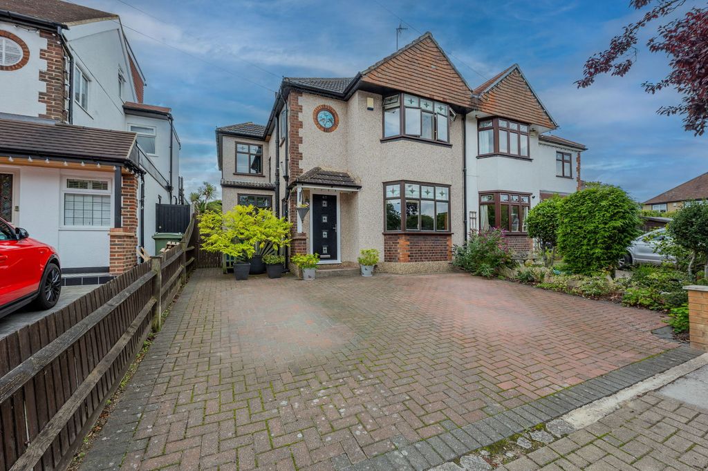 Property photo 1 of 32