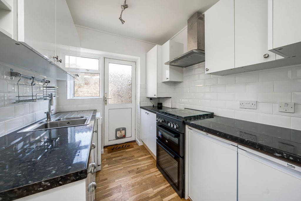 Property photo 3 of 15 Image00006