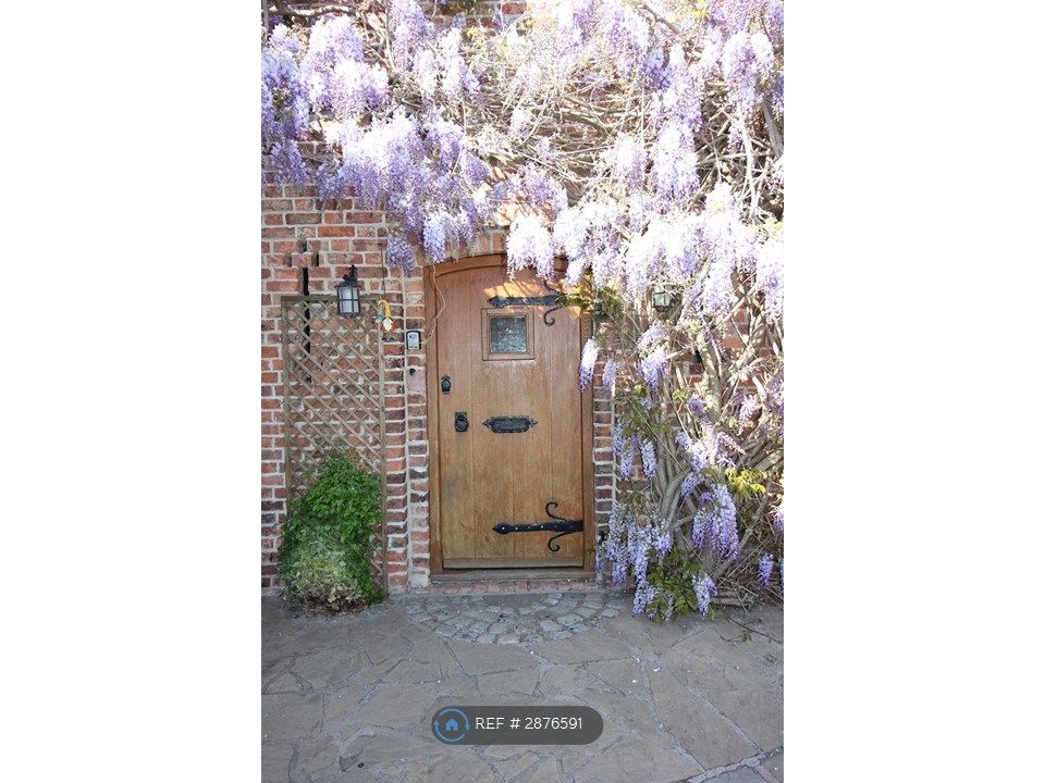 Property photo 2 of 25