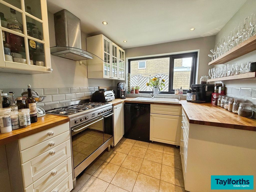 Property photo 2 of 23